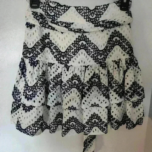 AQUA Navy and White Islet Tiered Mini Skirt size xs (47) - Picture 2 of 2
